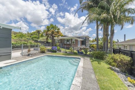 Photo of property in 3 Alf Walker Place, Papakura, 2110