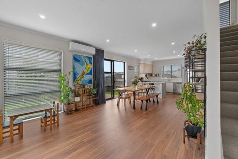 Photo of property in 16 Onekura Street, Red Beach, 0932