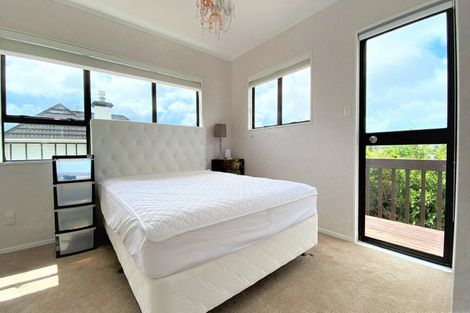 Photo of property in 16 Cherub Place, West Harbour, Auckland, 0618