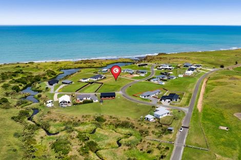 Photo of property in 3 Ironsands, Waverley, 4591