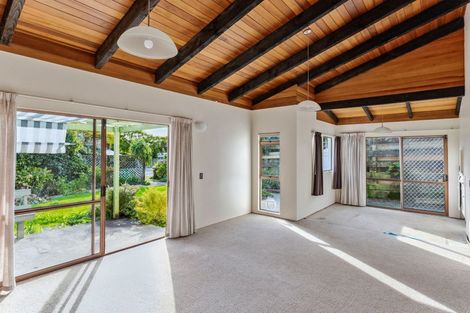 Photo of property in 15 Winara Avenue, Waikanae, 5036