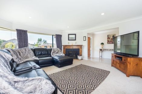 Photo of property in 3 Crannog Fen, Wattle Downs, Auckland, 2103