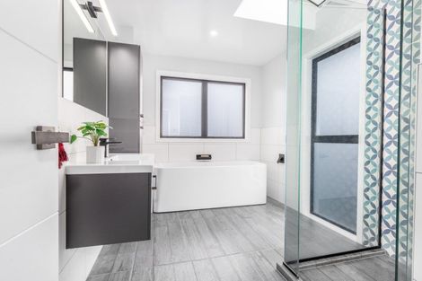 Photo of property in 4 Rotorua Grove, Aotea, Porirua, 5024