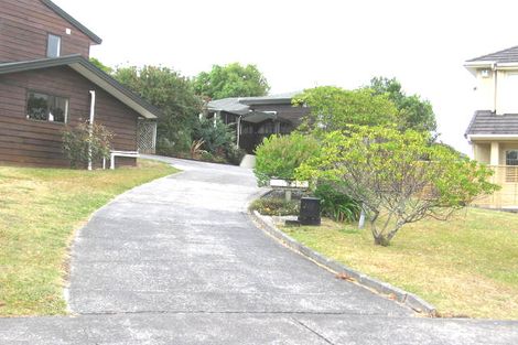 Photo of property in 2/9 Stoneleigh Court, Sunnynook, Auckland, 0632