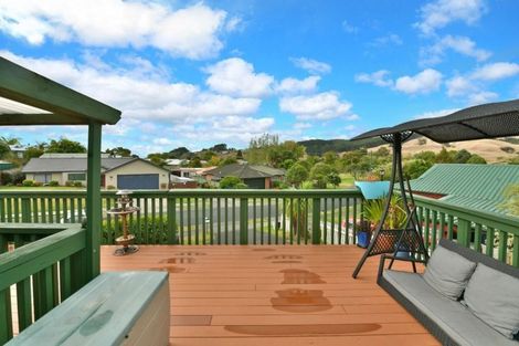 Photo of property in 11 Cabeleigh Drive, Helensville, 0800