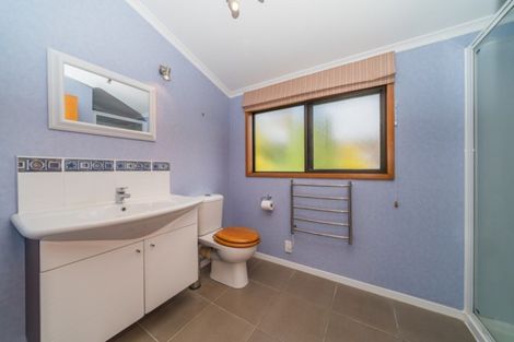 Photo of property in 4 Dresdan Court, Hokowhitu, Palmerston North, 4410