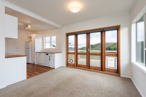 Photo of property in 20 Miles Crescent, Newlands, Wellington, 6037