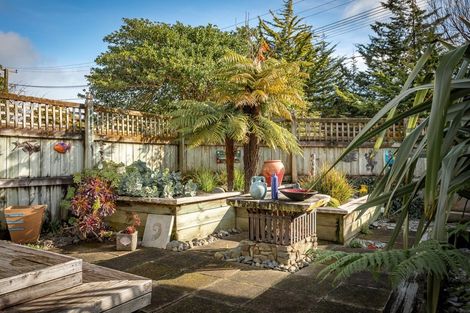 Photo of property in 25 Pehi Kupa Street, Waikanae, 5036