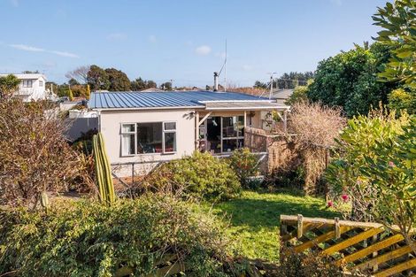 Photo of property in 20 Nuku Street, Tangimoana, 4822