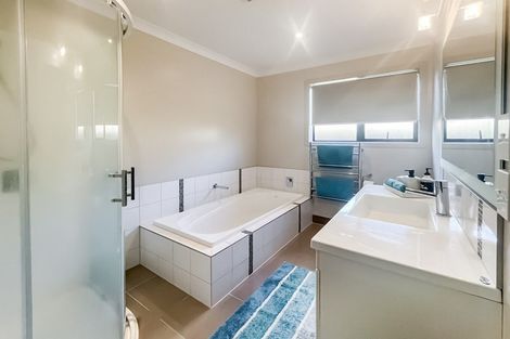 Photo of property in 86 Rosalie Terrace, Kelvin Grove, Palmerston North, 4414