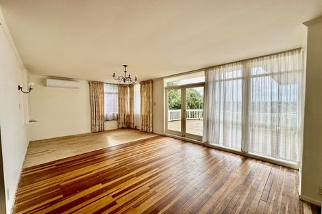 Photo of property in 4 Clematis Avenue, Murrays Bay, Auckland, 0630