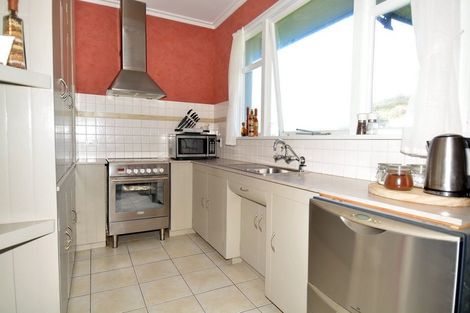 Photo of property in 258 Marine Parade, Bluff, 9814