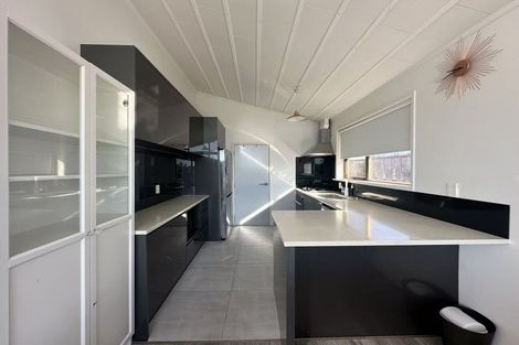 Photo of property in 46 Target Road, Totara Vale, Auckland, 0629