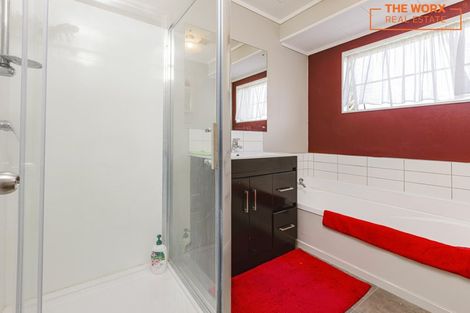 Photo of property in 33 Ribbonwood Crescent, Goodwood Heights, Auckland, 2105