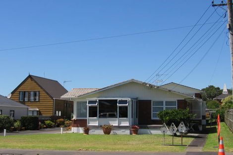 Photo of property in 2/10 Shakespeare Road, Milford, Auckland, 0620