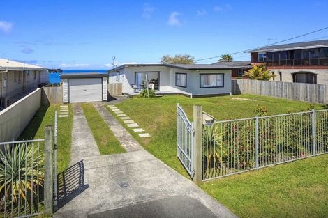 Photo of property in 973 Whangaparaoa Road, Tindalls Beach, Whangaparaoa, 0930