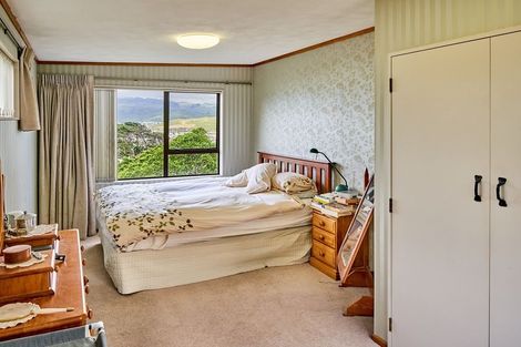 Photo of property in 27 Humphreys Grove, Titahi Bay, Porirua, 5022