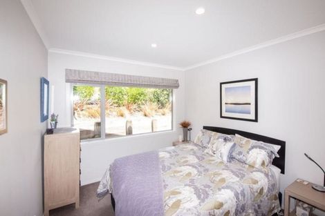 Photo of property in 20 The Fjord, Aotea, Porirua, 5024