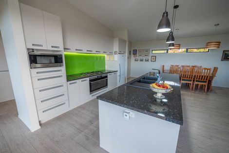 Photo of property in 6 Sunrise Place, Cable Bay, 0420