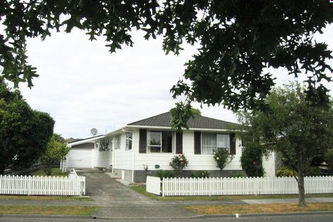 Photo of property in 32 Brightwater Crescent, Totara Park, Upper Hutt, 5018