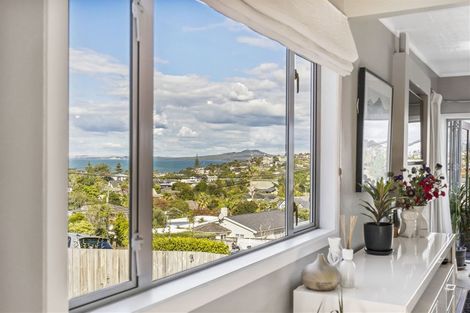 Photo of property in 2/21 Hythe Terrace, Mairangi Bay, Auckland, 0630