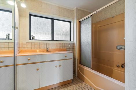 Photo of property in 17 Sunbrae Grove, Mount Maunganui, 3116