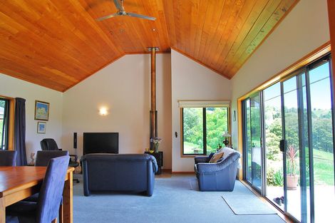 Photo of property in 87 Hurndall Street East, Maungaturoto, 0520