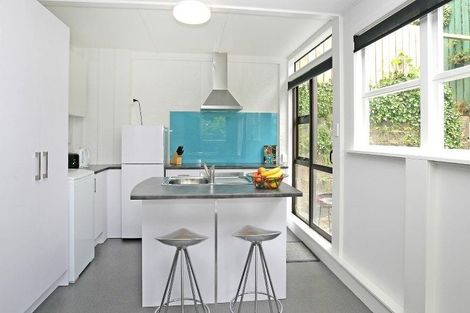 Photo of property in 17a Seatoun Heights Road, Miramar, Wellington, 6022