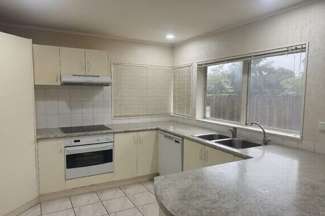 Photo of property in 3 Mellefont Close, East Tamaki Heights, Auckland, 2016