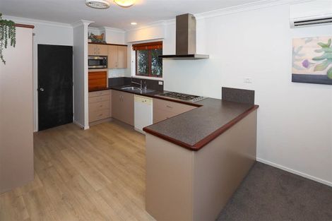 Photo of property in 2 Vista Place, Kawaha Point, Rotorua, 3010