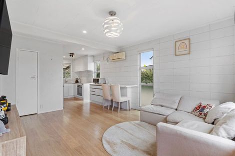 Photo of property in 3/1 Cockayne Crescent, Sunnynook, Auckland, 0620