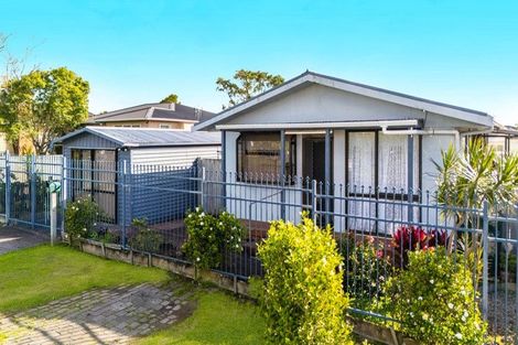 Photo of property in 1b Bamboo Grove, Kelston, Auckland, 0602