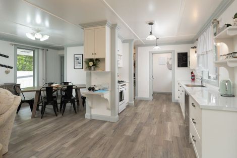 Photo of property in 32 Main Road, Havelock, 7100