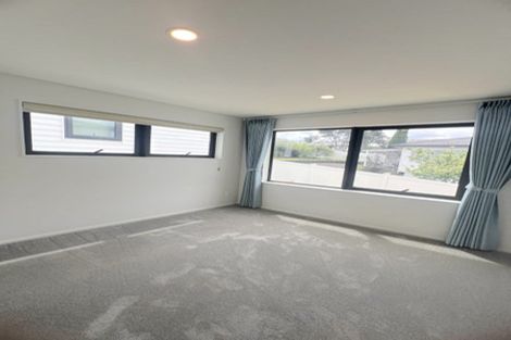 Photo of property in 1a Wren Place, Unsworth Heights, Auckland, 0632