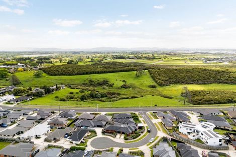 Photo of property in 8 Manawaroa Close, Grandview Heights, Hamilton, 3200