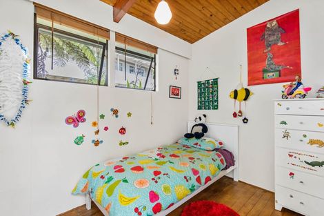 Photo of property in 25 Kopiko Road, Titirangi, Auckland, 0604