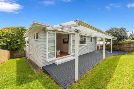 Photo of property in 2/13 Tilden Avenue, Hillcrest, Auckland, 0627
