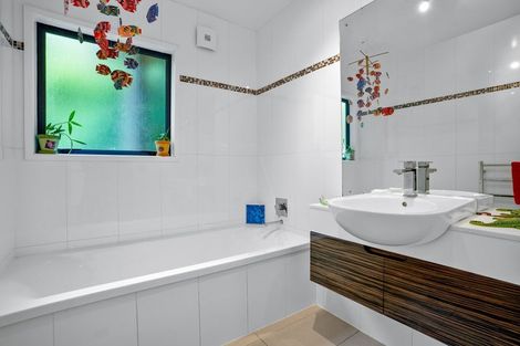 Photo of property in 5a Piripiri Crescent, Torbay, Auckland, 0630