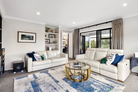 Photo of property in 15 Riroriro Close, Crofton Downs, Wellington, 6035