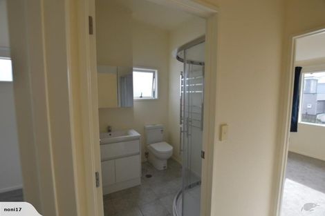 Photo of property in 4b/20 Ian Marwick Place, Birkenhead, Auckland, 0626