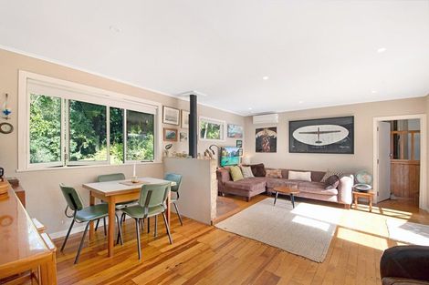 Photo of property in 80 Mountain Road, Henderson Valley, Auckland, 0612