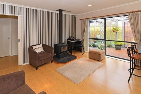 Photo of property in 10 Adair Place, Weymouth, Auckland, 2103