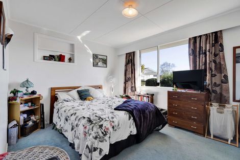 Photo of property in 22 Waiwera Place, Merrilands, New Plymouth, 4312