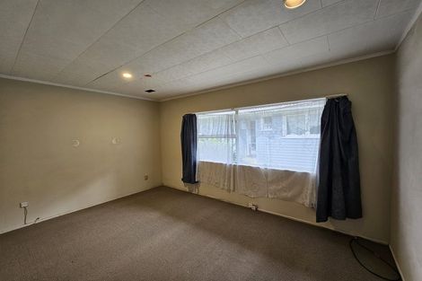 Photo of property in 4a Griffiths Place, Te Atatu South, Auckland, 0610