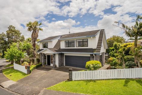 Photo of property in 1/3 Lantana Road, Green Bay, Auckland, 0604