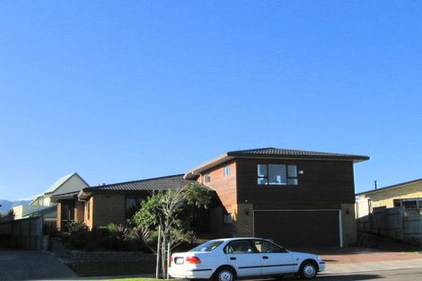 Photo of property in 9 Te Ropata Place, Waikanae Beach, Waikanae, 5036