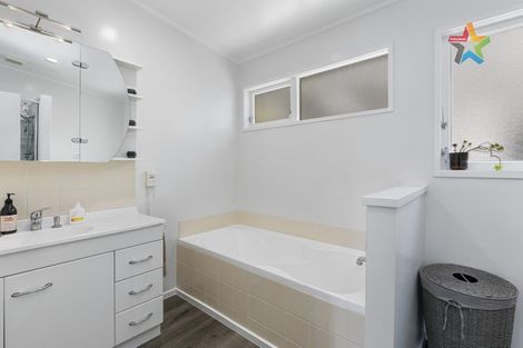 Photo of property in 27 Rakeiora Grove, Korokoro, Lower Hutt, 5012