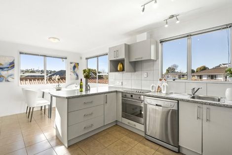 Photo of property in 3 Tesla Place, Totara Vale, Auckland, 0629