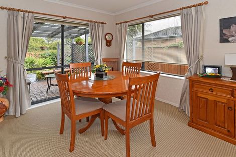 Photo of property in 10 Adair Place, Weymouth, Auckland, 2103