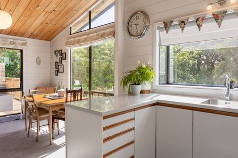 Photo of property in 124-126 Renown Road, Raumati South, Paraparaumu, 5032